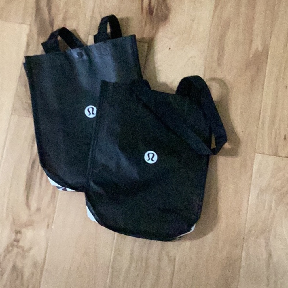 Lululemon totes small. Never used…sturdy!